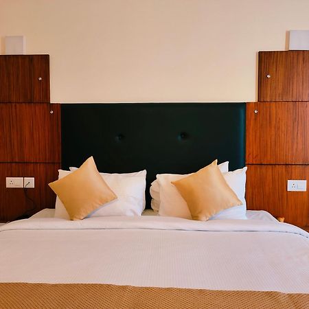 Presidency Kochi City Centre Екстериор снимка