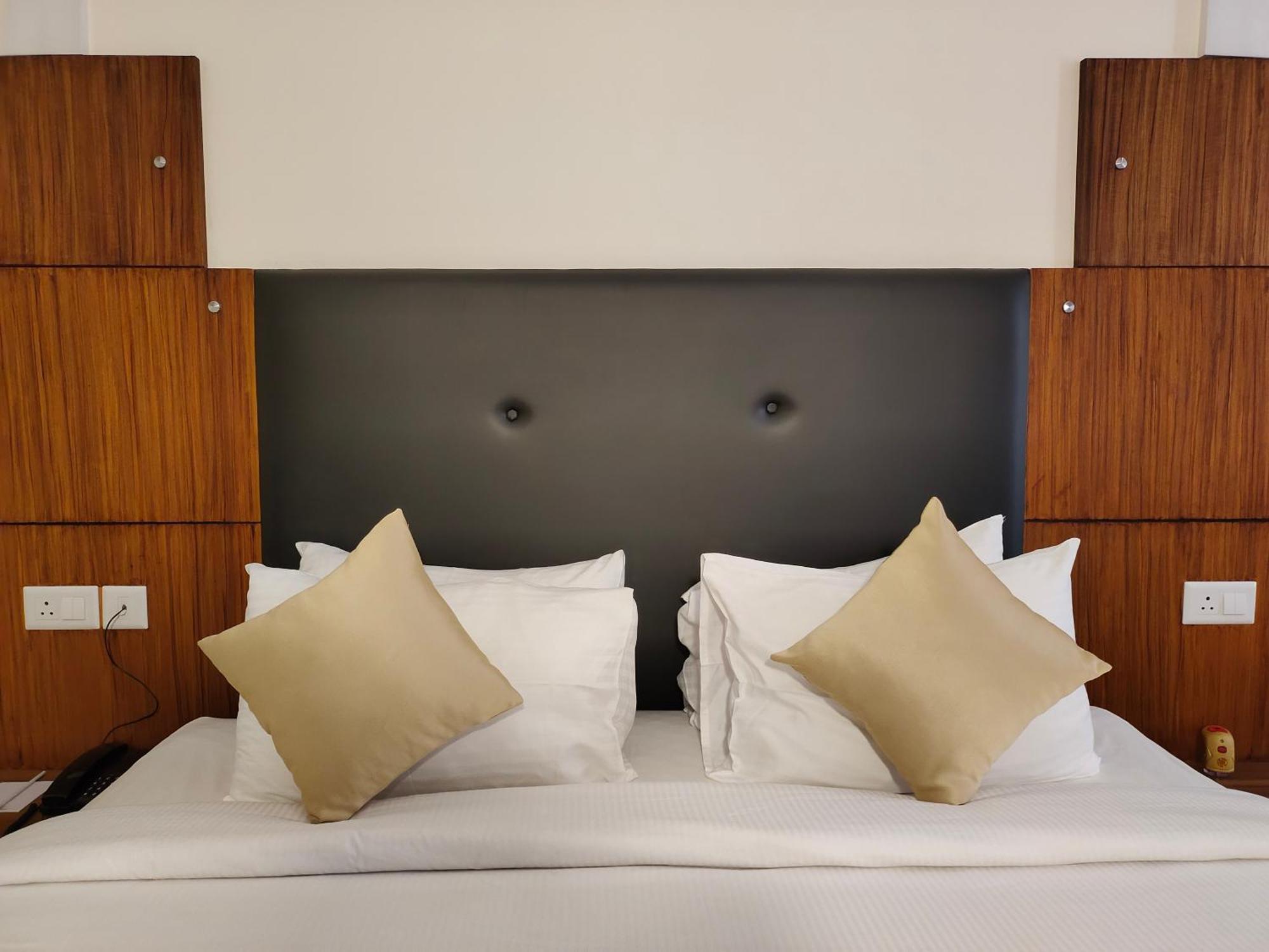 Presidency Kochi City Centre Екстериор снимка