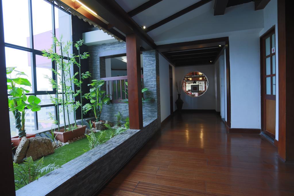 Presidency Kochi City Centre Екстериор снимка
