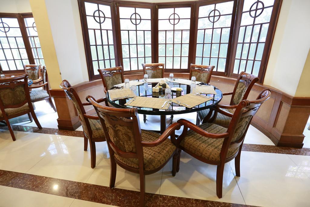 Presidency Kochi City Centre Екстериор снимка