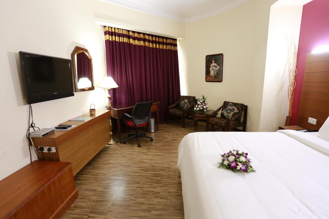 Presidency Kochi City Centre Екстериор снимка